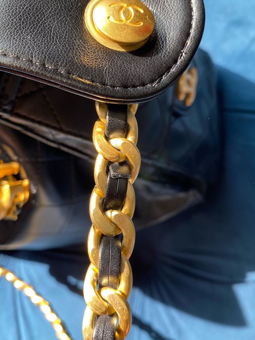 BLACK QUILTED CHAIN SHOULDER BAG - Picture 15 of 17